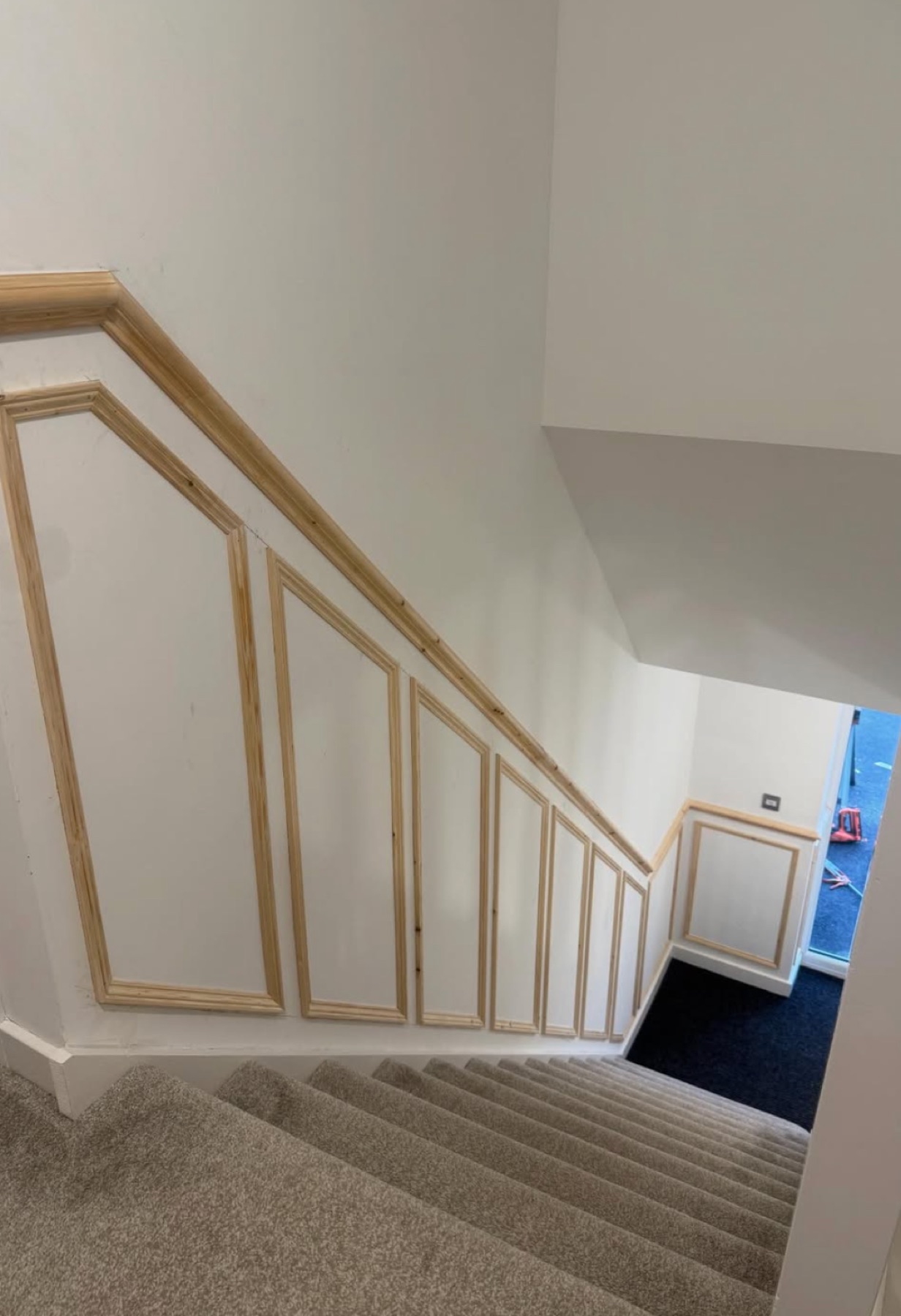 Wall panelling following a staircase